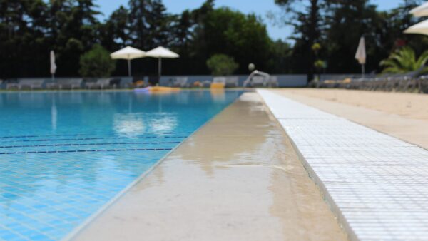 Πάρος: Βίντεο «κλειδί» στις έρευνες για τον θάνατο 4χρονου σε πισίνα – Χωρίς πιστοποίηση ο ναυαγοσώστης