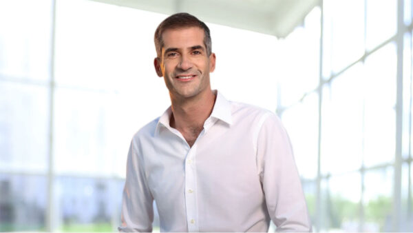 Κώστας Μπακογιάννης: Φωτογραφίζεται με τον μεγάλο του γιο, Παύλο στις διακοπές τους