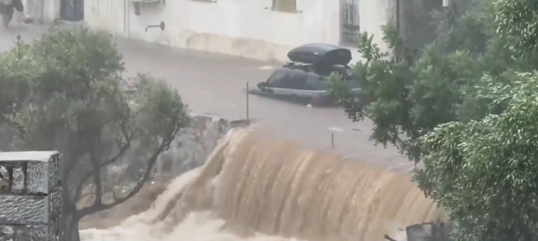 Μάνη: Πλημμύρισαν σπίτια και δρόμοι μετά από σφοδρή νεροποντή