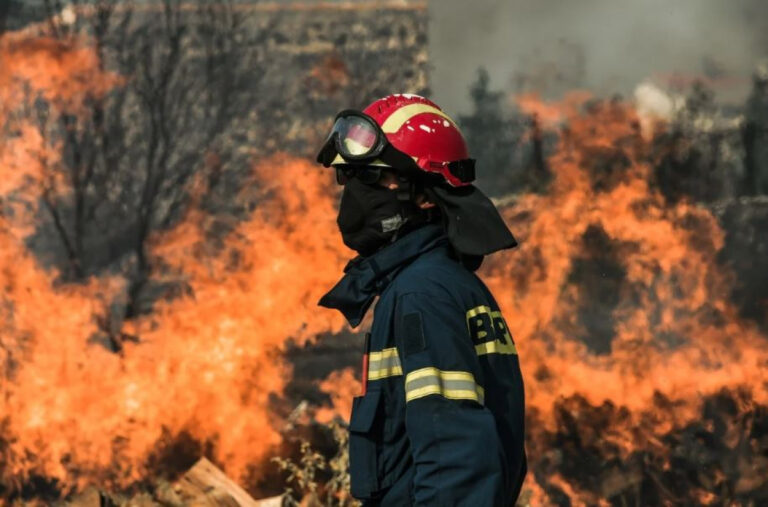 Red Code και σήμερα σε Αττική, Βοιωτία, Εύβοια, Κυκλάδες και Κρήτη – Πολύ υψηλός κίνδυνος πυρκαγιάς