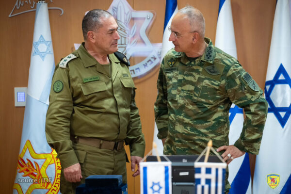 Επίσκεψη του αρχηγού ΓΕΕΘΑ στο Ισραήλ – Συναντήθηκε με τον Ισραηλινό ομόλογό του