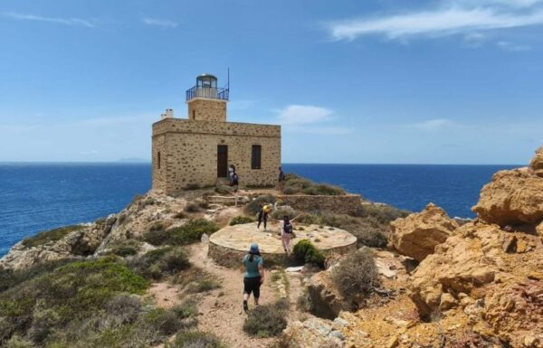 Η «άγνωστη» πλευρά της Ίου και το συναπάντημα της ιστορίας με την φύση