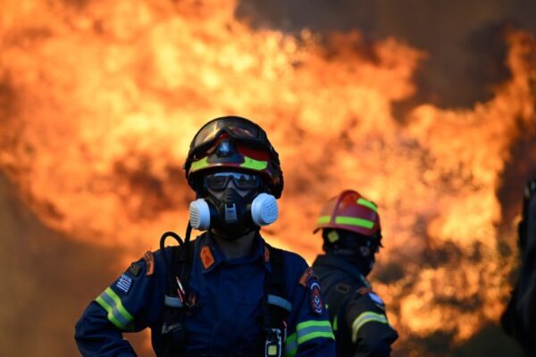 Υψηλός κίνδυνος πυρκαγιάς σήμερα σε Αττική, Εύβοια, Πελοπόννησο και πολλές άλλες περιοχές – Δείτε τον χάρτη