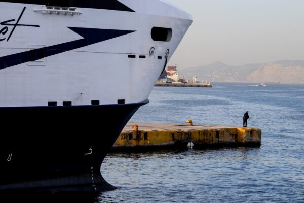 Λιμάνι του Πειραιά: Επιστρέφουν οι αδειούχοι – Φεύγουν οι τελευταίοι