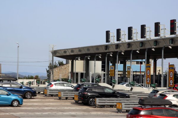 Επιστρέφει το μεγάλο κύμα των εκδρομέων – Η εικόνα στις Εθνικές Οδούς