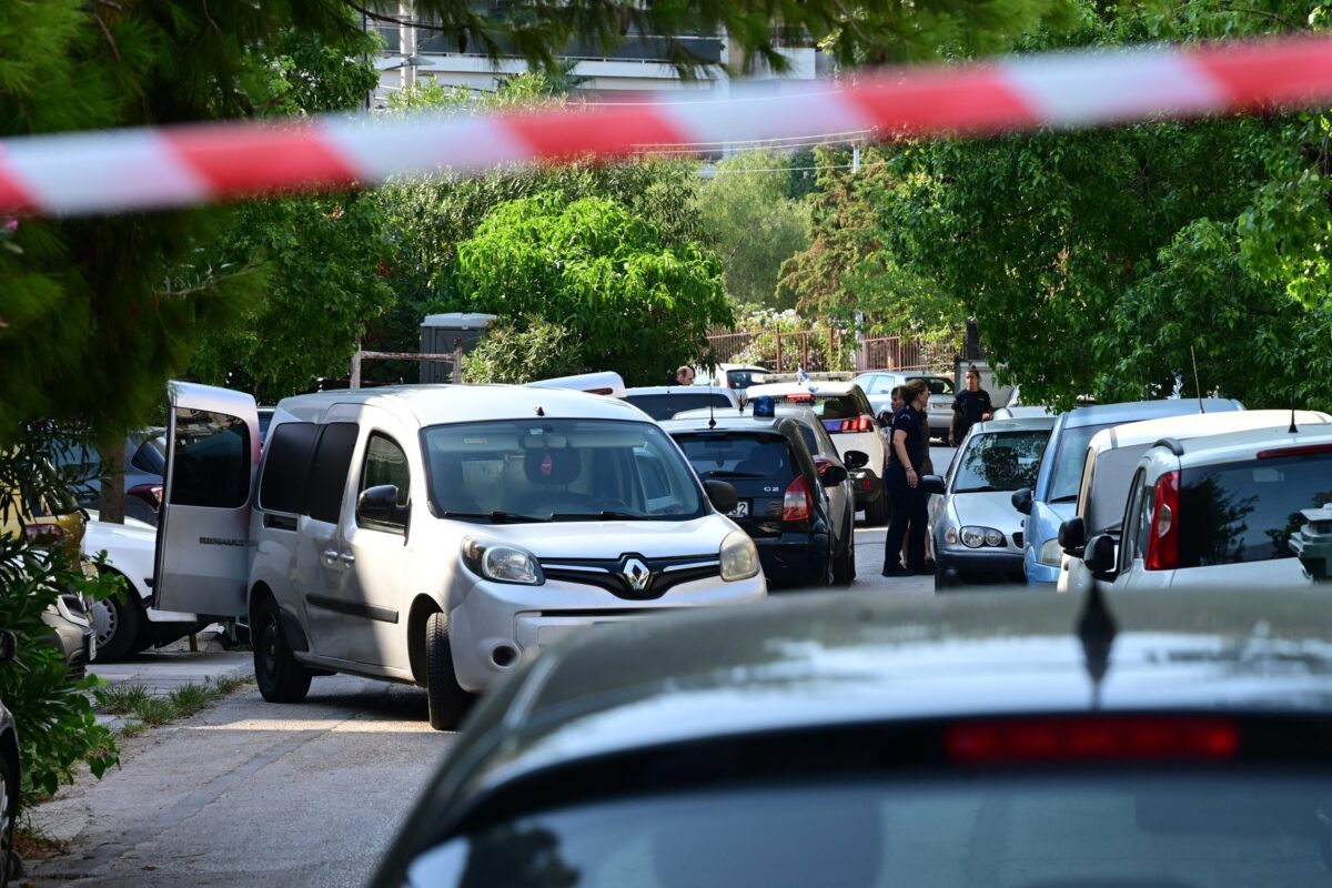 Γυναικοκτονία στη Νέα Σμύρνη: Βιντεοληπτικό υλικό, κινητά τηλέφωνα και μαρτυρίες «χτενίζουν» οι Αρχές – Το παρελθόν του 48χρονου