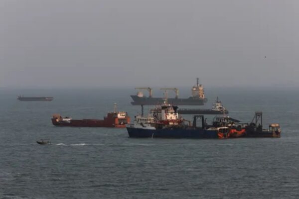 Ιράν: Αντίστροφη μέτρηση για τς κυρώσεις των ΗΠΑ με απειλές και έφραγμα στα Στενά του Ορμούζ