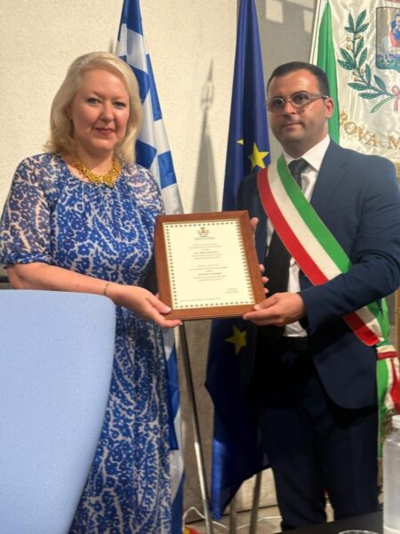 Η Ελληνίδα πρέσβης στην Ιταλία σε περιοδεία σε ελληνόφωνα χωριά της Καλαβρίας