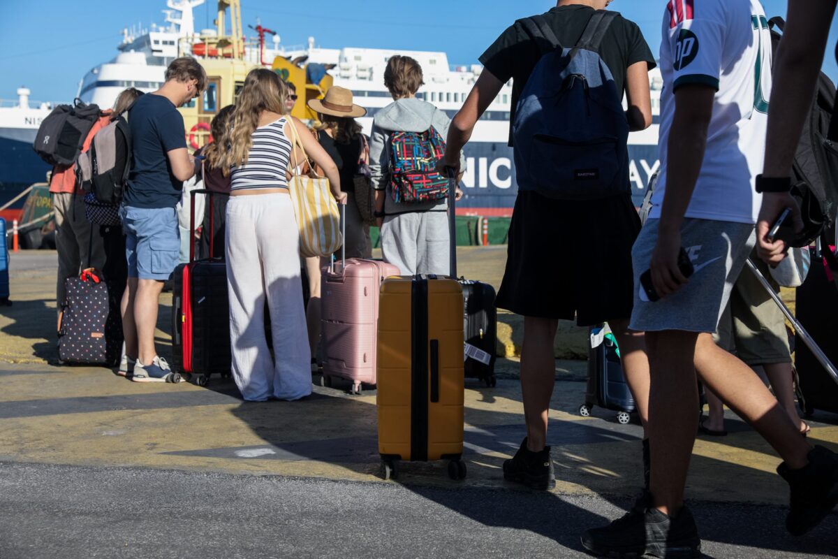 Αυξημένη κίνηση στα λιμάνια της Αττικής – Περισσότεροι επιστρέφουν, αρκετοί συνεχίζουν τις διακοπές
