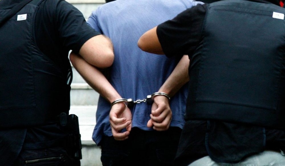 Καλλιθέα: 18χρονος συνελήφθη για επίθεση με αιχμηρό αντικείμενο στην πρώην σύντροφό του