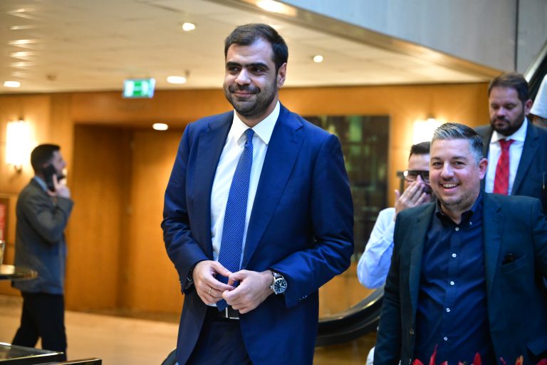 Μαρινάκης: Νέες φορολογικές μειώσεις με έμφαση στη μεσαία τάξη και τις οικογένειες – Δεν υπάρχουν 3 δισ. για 13ο και 14ο μισθό
