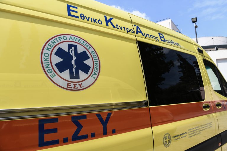 Βαρύς φόρος αίματος στους δρόμους: Τέσσερις νεκροί σε τροχαία σε Δυτική Αττική και Θεσσαλονίκη μέσα σε λίγες ώρες