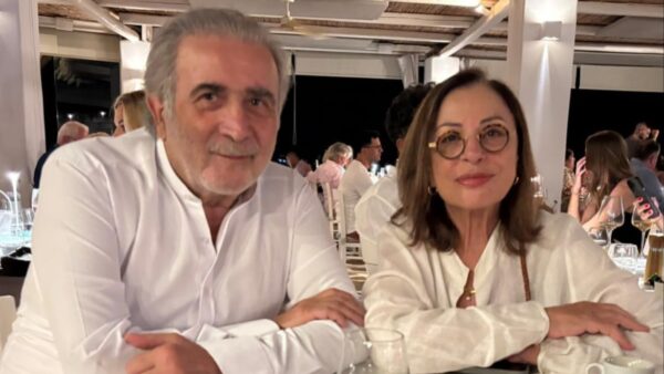 Ο Λάκης Λαζόπουλος και η Χάρις Αλεξίου σε μια σπάνια βραδινή συνάντηση – Που βρέθηκαν;