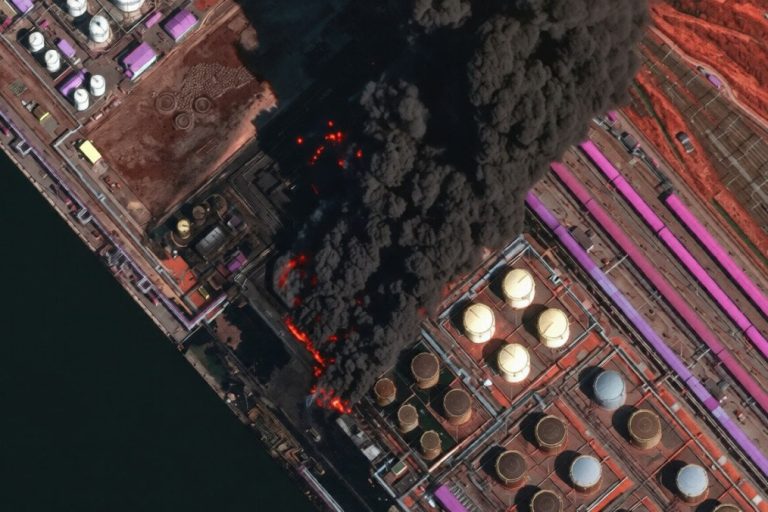 Ρωσία: Πυρκαγιά στο λιμάνι Ουστ-Λούγκα μετά από επίθεση με drone