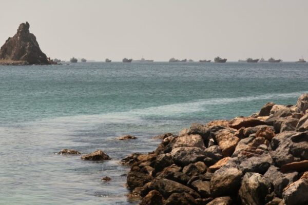 Ιρανικοί πύραυλοι εκτοξεύουν θαλάσσιες νάρκες – Νέα πρόκληση στα Στενά του Ορμούζ