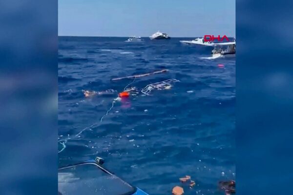 Ναυάγιο στην Κερύνεια: Πληθαίνουν οι καταγγελίες για την κακή κατάσταση του πλοίου – «Μπαλωμένο» το καταμαράν με κλειδωμένες εξόδους