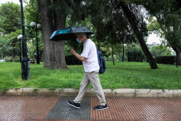 Καιρός: Πρόσκαιρη φθινοπωρινή «παρένθεση» με καταιγίδες και πτώση θερμοκρασίας – Πρόγνωση από την Όλγα Παπαβγούλη