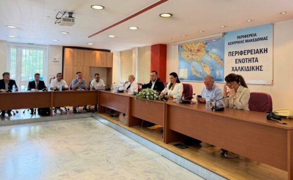 Χαλκιδική: Επίσκεψη Όλγας Κεφαλογιάννη στον Πολύγυρο – Ευρεία σύσκεψη για τις προοπτικές του Τουρισμού