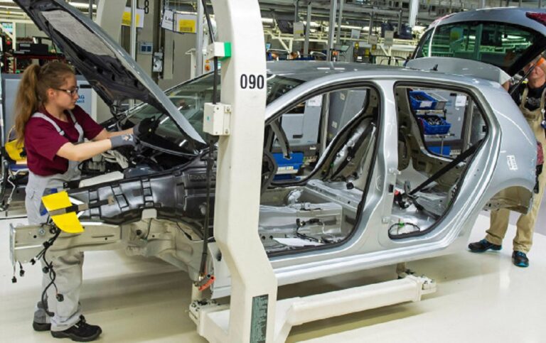 Το διοικητικό συμβούλιο της Volkswagen εγκρίνει σχέδιο ανασυγκρότησης με πιθανή περικοπή 50.000 θέσεων εργασίας
