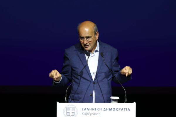 Χατζηδάκης: Με δικαιοσύνη και ευθύνη δώσαμε όσα περισσότερα γινόταν – Η αντιπολίτευση θέλει να μας γυρίσει στο ’80