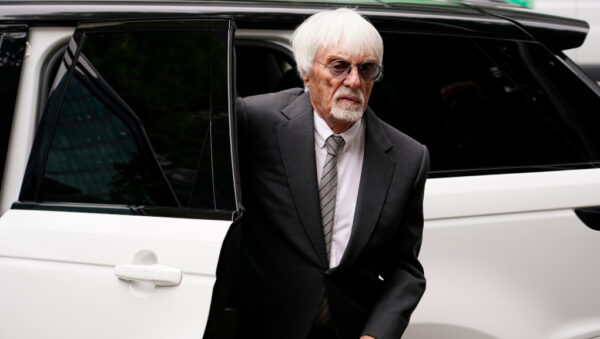 Formula 1: Περιπέτεια για τον Έκλεστοουν με αδήλωτο όπλο στο ιδιωτικό του αεροσκάφος