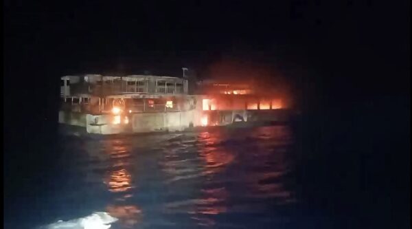 Φιλιππίνες: Πέντε νεκροί και 87 αγνοούμενοι από πυρκαγιά σε φέρι μποτ
