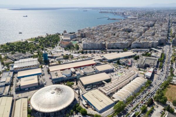 Σκληρή κριτική της αντιπολίτευσης στην κυβέρνηση για την ακρίβεια – Εκατέρωθεν πυρά για αναξιοπιστία και κοστολόγηση προτάσεων