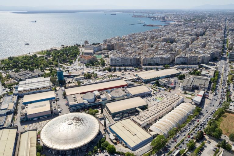 Σκληρή κριτική της αντιπολίτευσης στην κυβέρνηση για την ακρίβεια – Εκατέρωθεν πυρά για αναξιοπιστία και κοστολόγηση προτάσεων