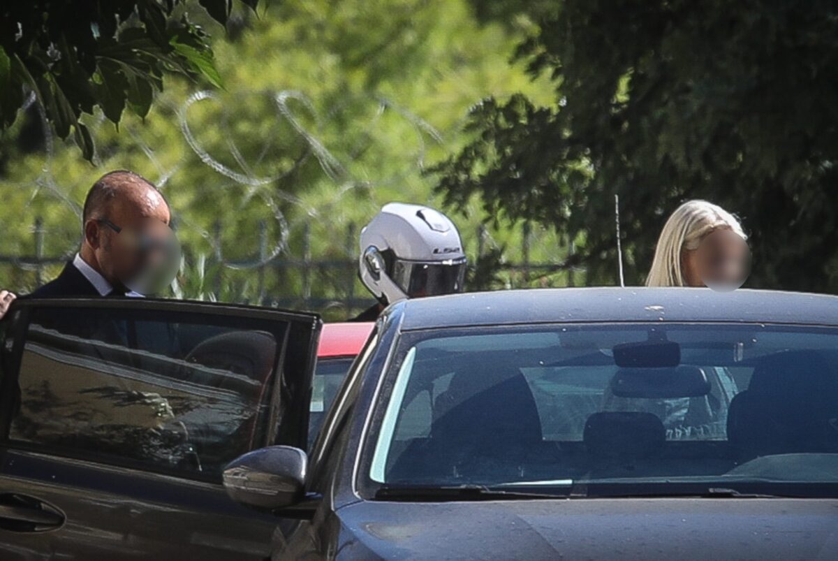 Θάνατος Μαζωνάκη: Εντοπίστηκαν σταγόνες αίματος στον καναπέ, δεν γινόταν καρδιολογικός έλεγχος – Τι θα υποστηρίξουν οι δύο γιατροί ενώπιον του ανακριτή