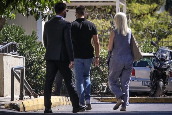 Θάνατος Μαζωνάκη: Σε «λαϊκή αγρυπνία» από σήμερα το απόγευμα η σορός του – Αποκαλύψεις που σοκάρουν για τους δύο γιατρούς