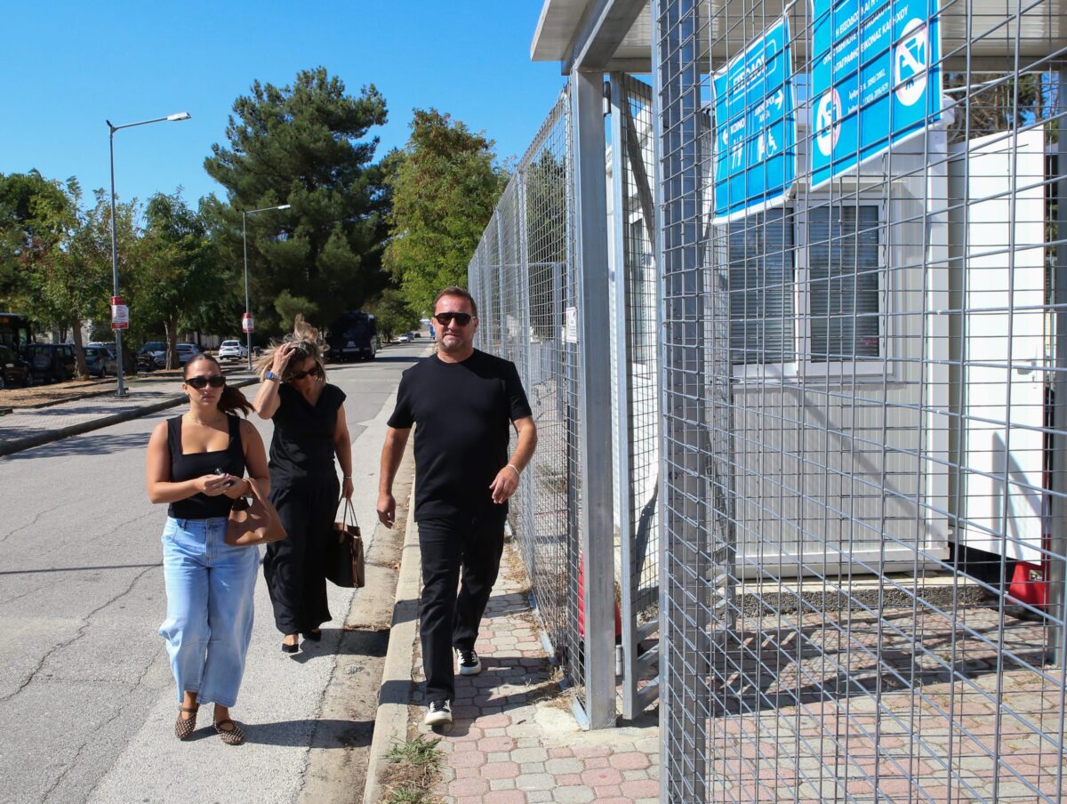 Δίκη Τεμπών: Σε φορτισμένο κλίμα η συνεδρίαση – Κατέθεσαν γονείς και συγγενείς των θυμάτων