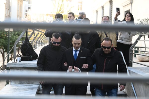 Ηλίας Κασιδιάρης: Το νομικό «φρένο» στην πολιτική επιστροφή του – Τι είπε στο ΕΡΤnews ο συνταγματολόγος, Σ. Βλαχόπουλος