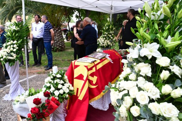 Σε κλίμα βαθιάς συγκίνησης το τελευταίο «αντίο» στον Σπύρο Χαλβατζή