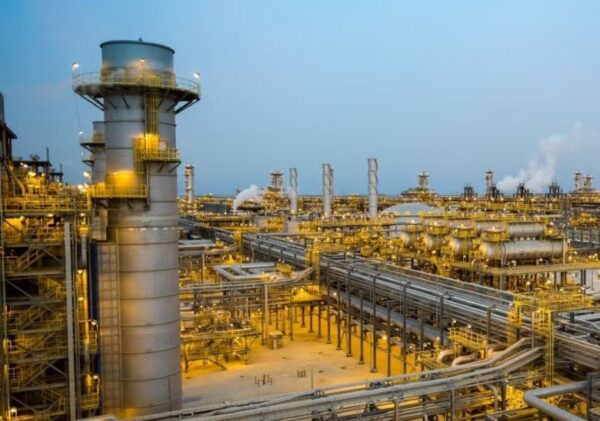 Η Aramco αναστέλλει φορτία πετρελαίου προς την Ευρώπη