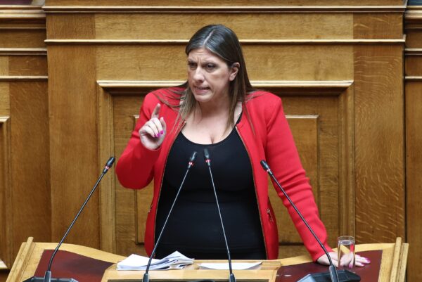 Κωνσταντοπούλου στη Βουλή: «Δεν έχουμε μια δημοκρατική κυβέρνηση – Πώς γίνεται κάθε πέτρα που σηκώνουμε να είναι η ΝΔ από κάτω;»