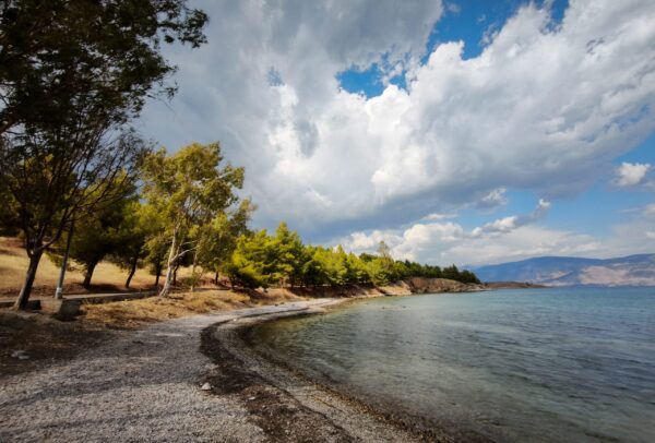 Καιρός: Ανεβαίνει η θερμοκρασία – Πού θα βρέξει σήμερα
