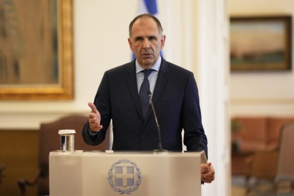 Γεραπετρίτης από Τορόντο: Βιώνουμε τεκτονικές γεωπολιτικές αλλαγές – Πλήρης υποχώρηση του Διεθνούς Δικαίου