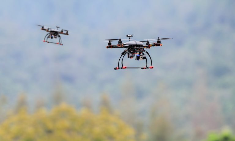 Επίθεση με εκατοντάδες drones στη Μόσχα – Δύο νεκροί και ζημιές σε διυλιστήριο