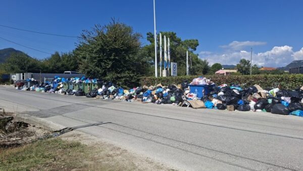 Σε κατάσταση έκτακτης ανάγκης η νότια Κέρκυρα – Με fast track διαδικασίες η αποκομιδή των σκουπιδιών