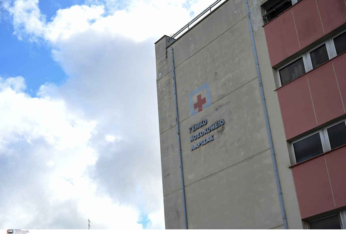 Πένθος για τον 15χρονο μαθητή στη Λάρισα: Η νεκροτομή θα ρίξει φως στα αίτια του αιφνίδιου θανάτου – Το ΕΚΑΒ αναφέρει ότι έφτασε εγκαίρως