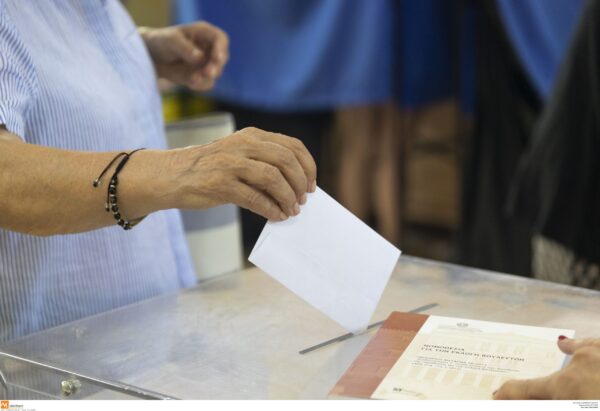 Εκλογικά διλήμματα και σκληρά πυρά στο δρόμο προς τις κάλπες: Τσίπρας, κυβέρνηση και ΠΑΣΟΚ σε τροχιά μετωπικής σύγκρουσης