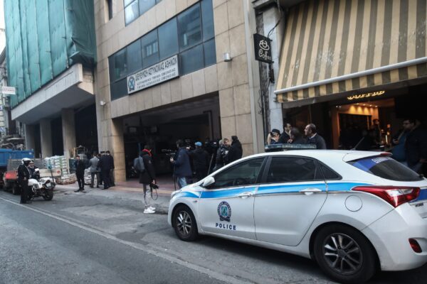 Κοκαΐνη κρυμμένη κάτω από τον λεβιέ: Δύο συλλήψεις στην Ομόνοια