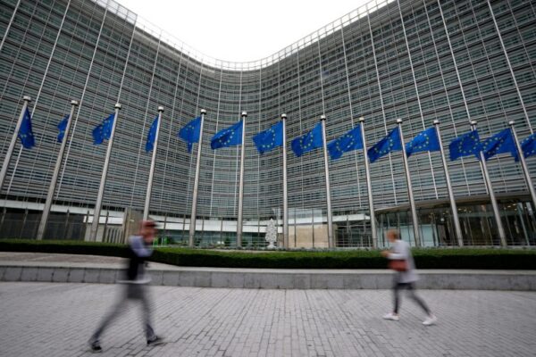 Έρευνα: Τρεις στους τέσσερις Ευρωπαίους εργαζόμενους στο στόχαστρο ύποπτων ηλεκτρονικών μηνυμάτων – Η Ελλάδα σε χαμηλή θέση στην κατάρτιση
