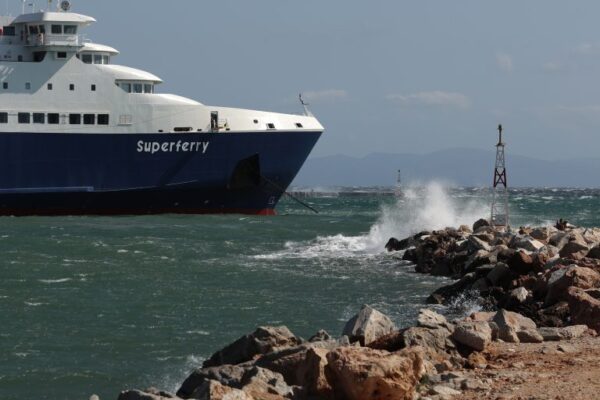 Απαγορευτικό απόπλου από Ραφήνα και Λαύριο – Τροποποιήσεις δρομολογίων από Πειραιά για Αργοσαρωνικό