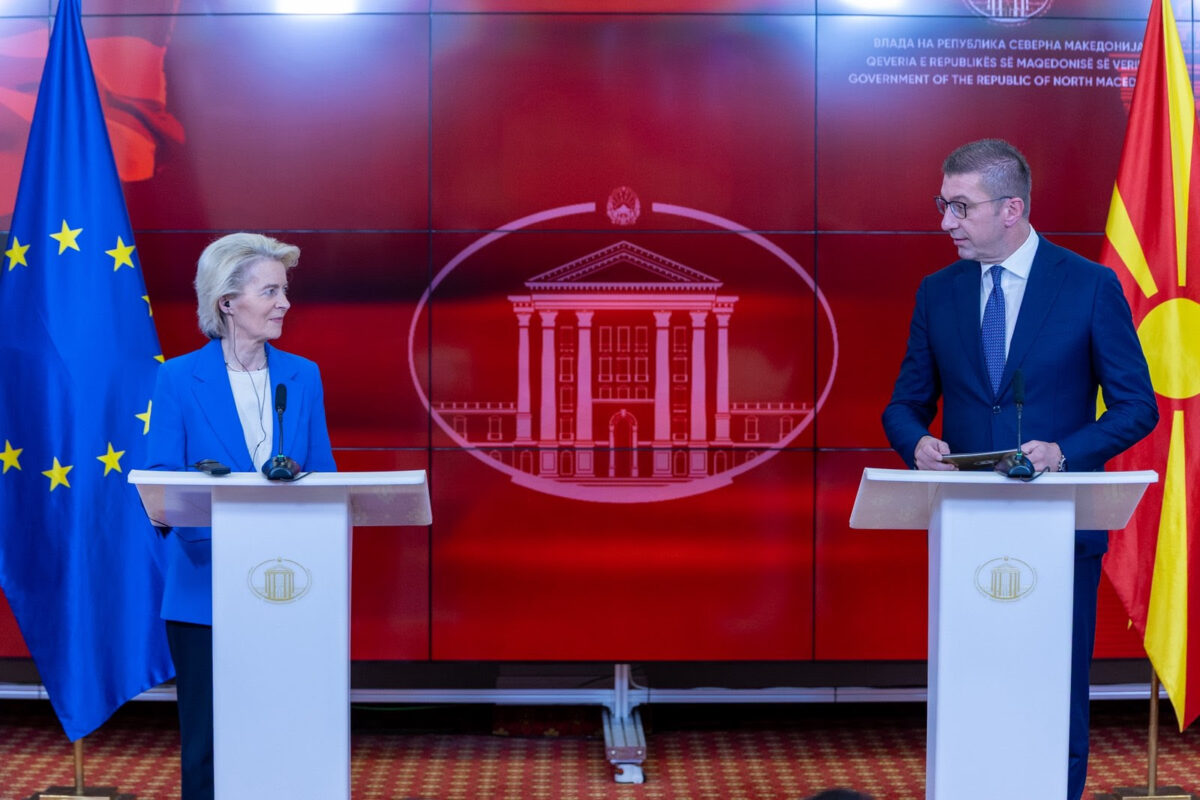 Βόρεια Μακεδονία: Μεσολάβηση της ΕΕ ζητεί ο Μίτσκοσκι για το πρόβλημα με τη Βουλγαρία – Συνταγματική τροποποίηση ζητεί η φον ντερ Λάιεν