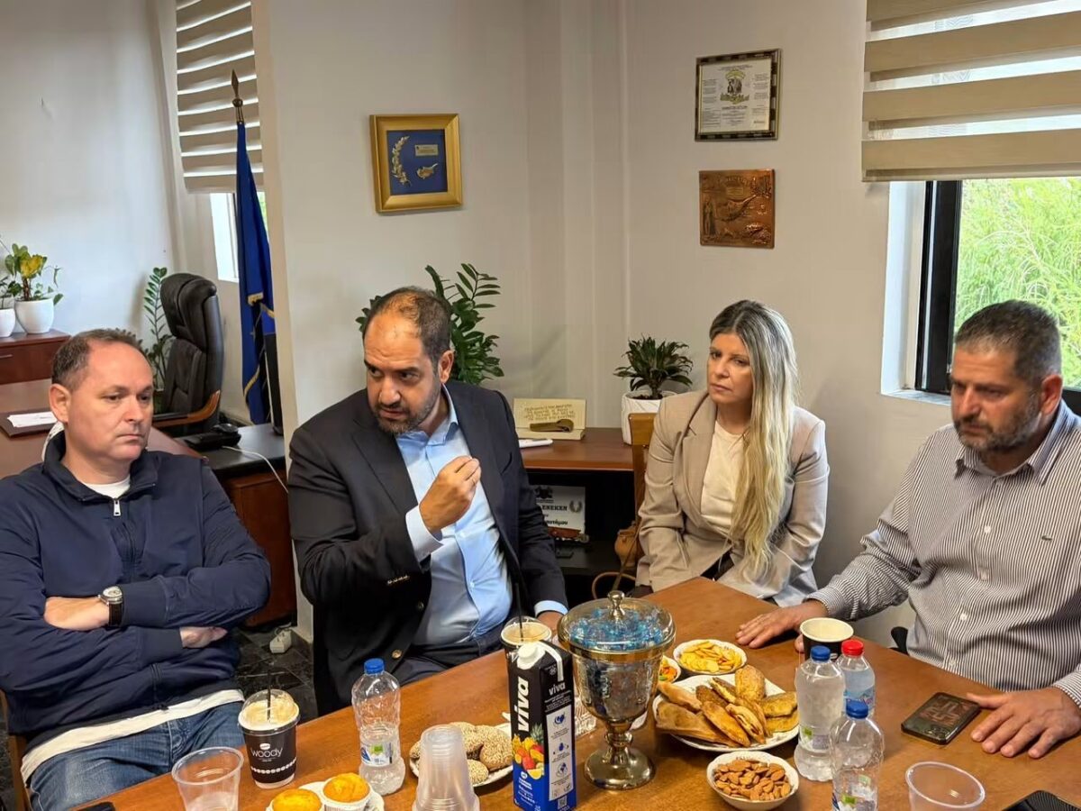 Κλιμάκιο της Ν.Δ. με επικεφαλής τον Κεφαλογιάννη στον Μυλοπόταμο για τις ζημιές από την κακοκαιρία