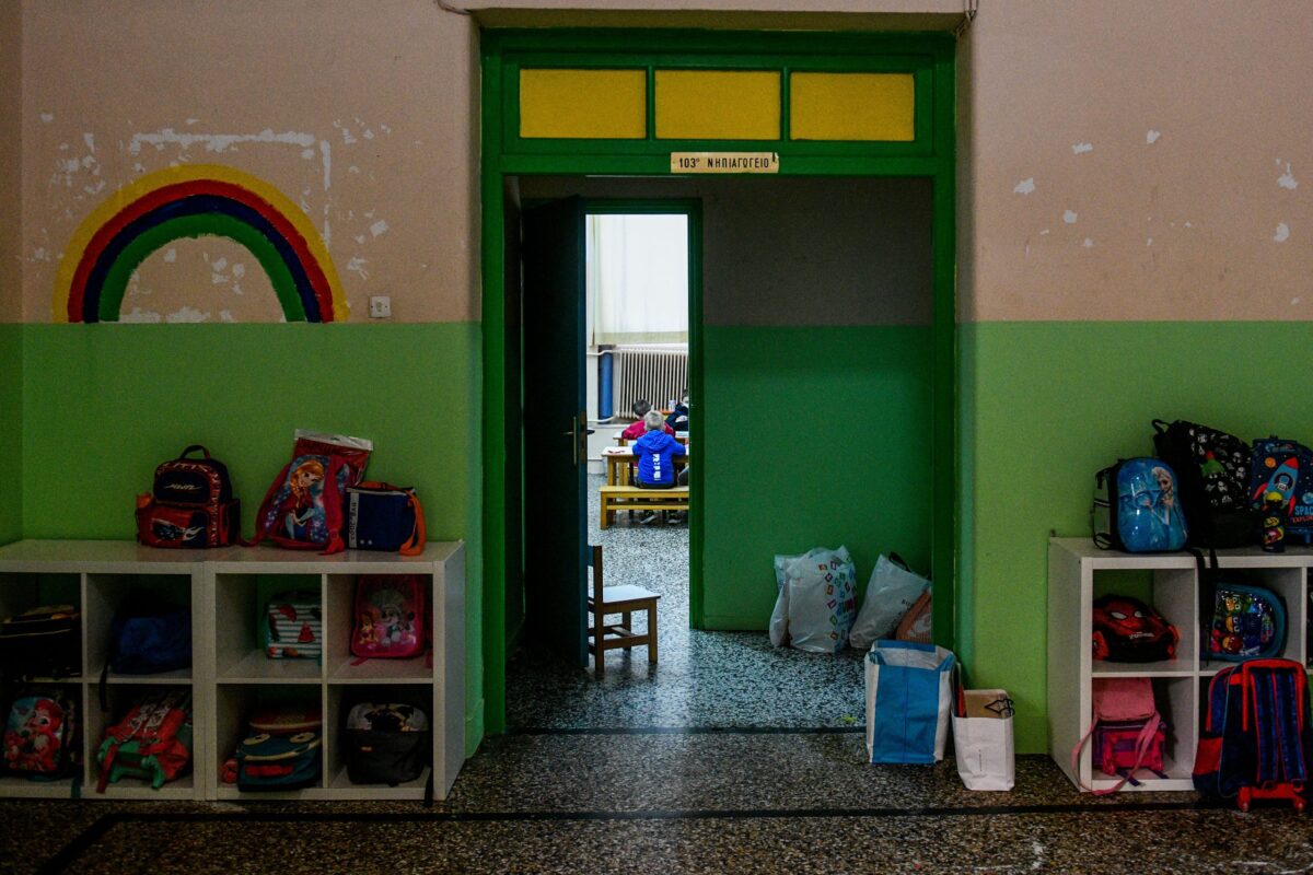 Πατήσια: Γιαγιά συνελήφθη έπειτα από επεισόδιο με νηπιαγωγό – Της επιτέθηκε και την τραυμάτισε επειδή δεν της έδινε το παιδί