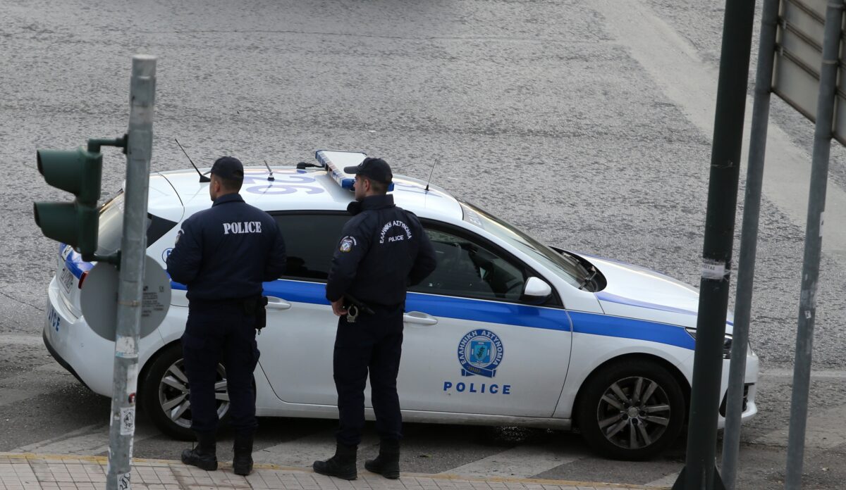 Παγκράτι: Κρυμμένοι στον 5ο όροφο εντοπίστηκαν οι τρεις νεαροί μετά τους πυροβολισμούς – Στο μικροσκόπιο πιθανή συναλλαγή ναρκωτικών