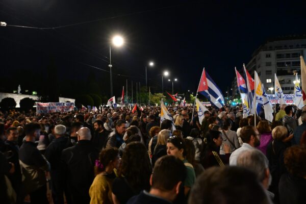Αντιπολεμικό συλλαλητήριο στο κέντρο της Αθήνας: Ξεκίνησε η πορεία προς την αμερικανική πρεσβεία – Κλειστοί οι γύρω δρόμοι