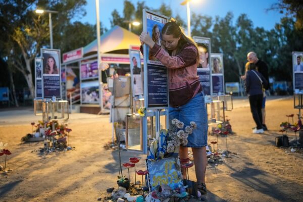 Τρία χρόνια μετά την 7η Οκτωβρίου, η ισραηλινή κοινωνία παραμένει βαθιά πληγωμένη – Τι λέει στο ΕΡΤnews Radio 105,8 ο Βίκτωρ Ελιέζερ